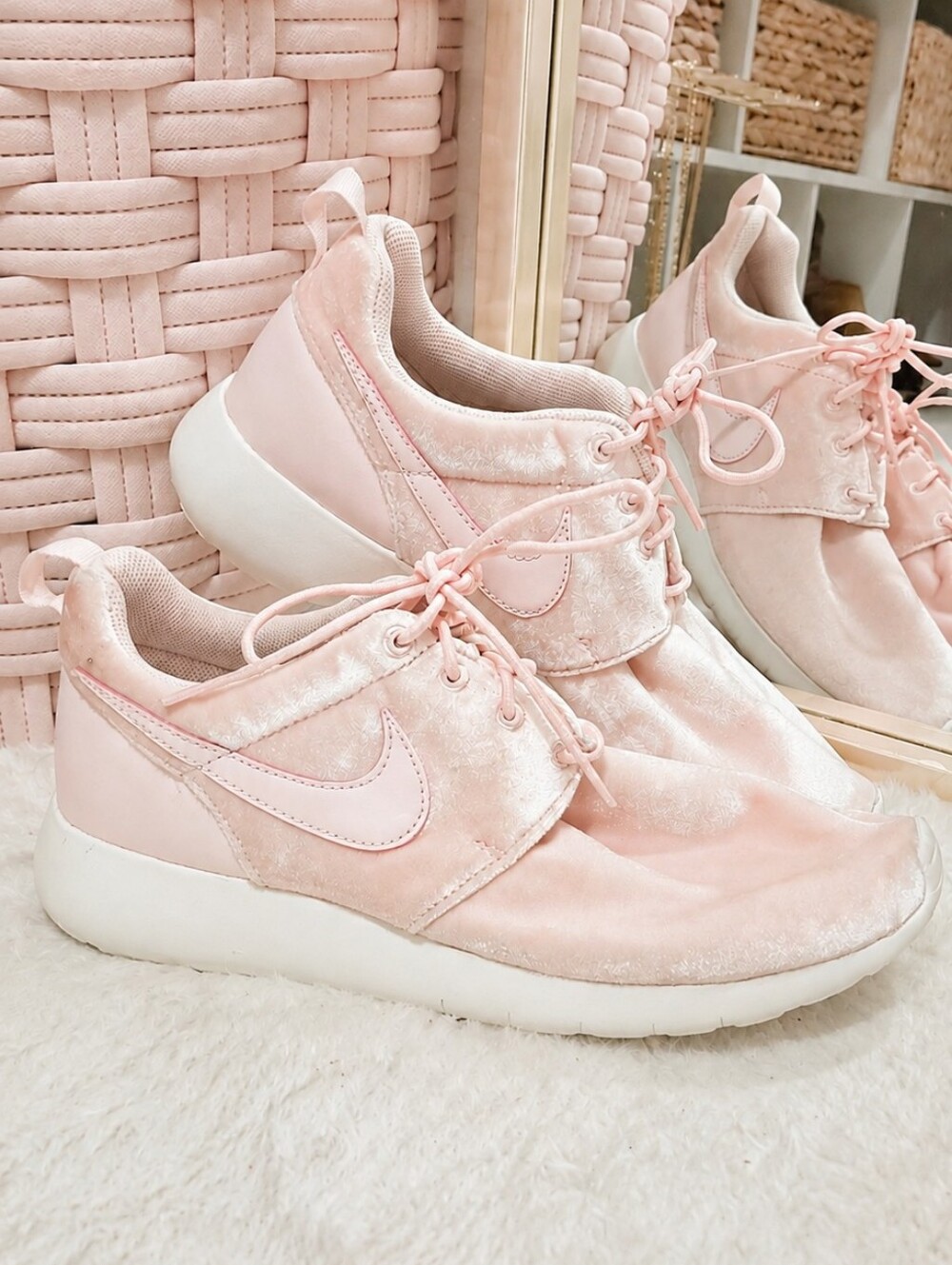 Nike Roche One Pink Velvet Low-Top Sneakers | Youth Size 6.5 Or Women's Size 8